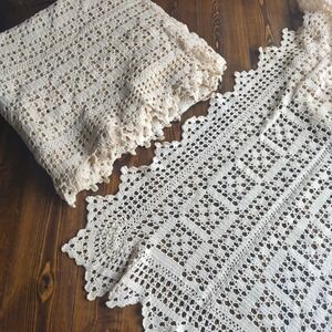 Vintage Crochet Bedspread Pillow Bed Runner Scalloped Edges Cream Full Double